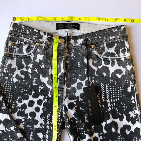 NWT VERSACE B+W Animal Print Denim Jeans size 24 - Picture 3 of 8
